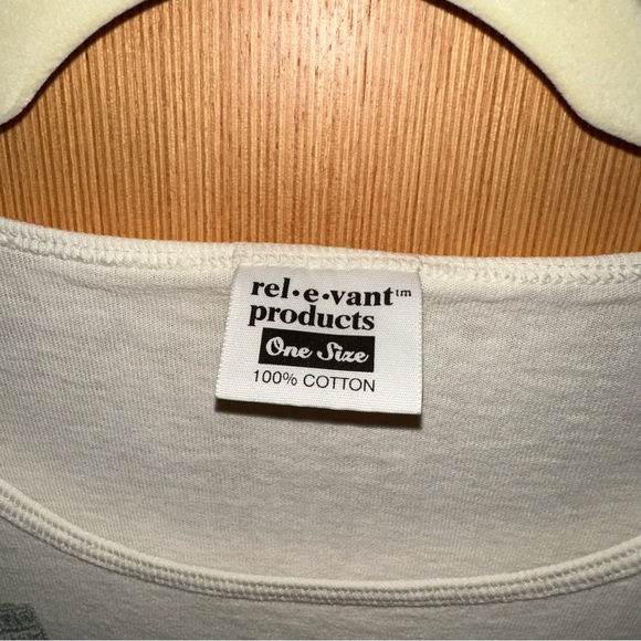 A Book Lover Never Goes to Bed Alone | Vintage T-shirt | 100% Cotton - Picture 9 of 9